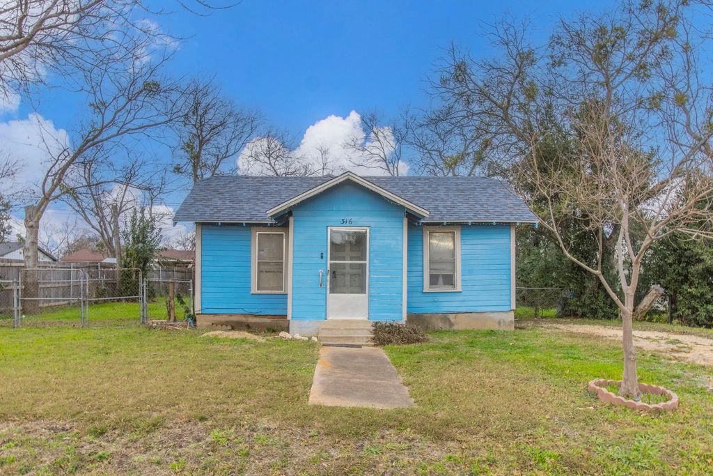 316 E Warren Street, Hewitt