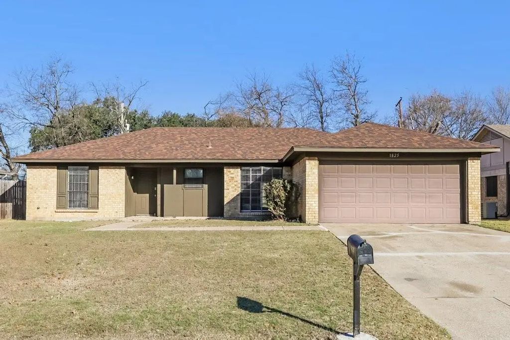 1825 Prince Drive, Benbrook