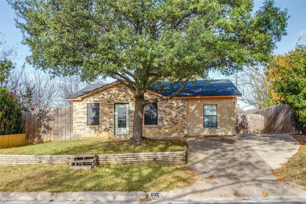 616 Black Hills Drive, Burleson