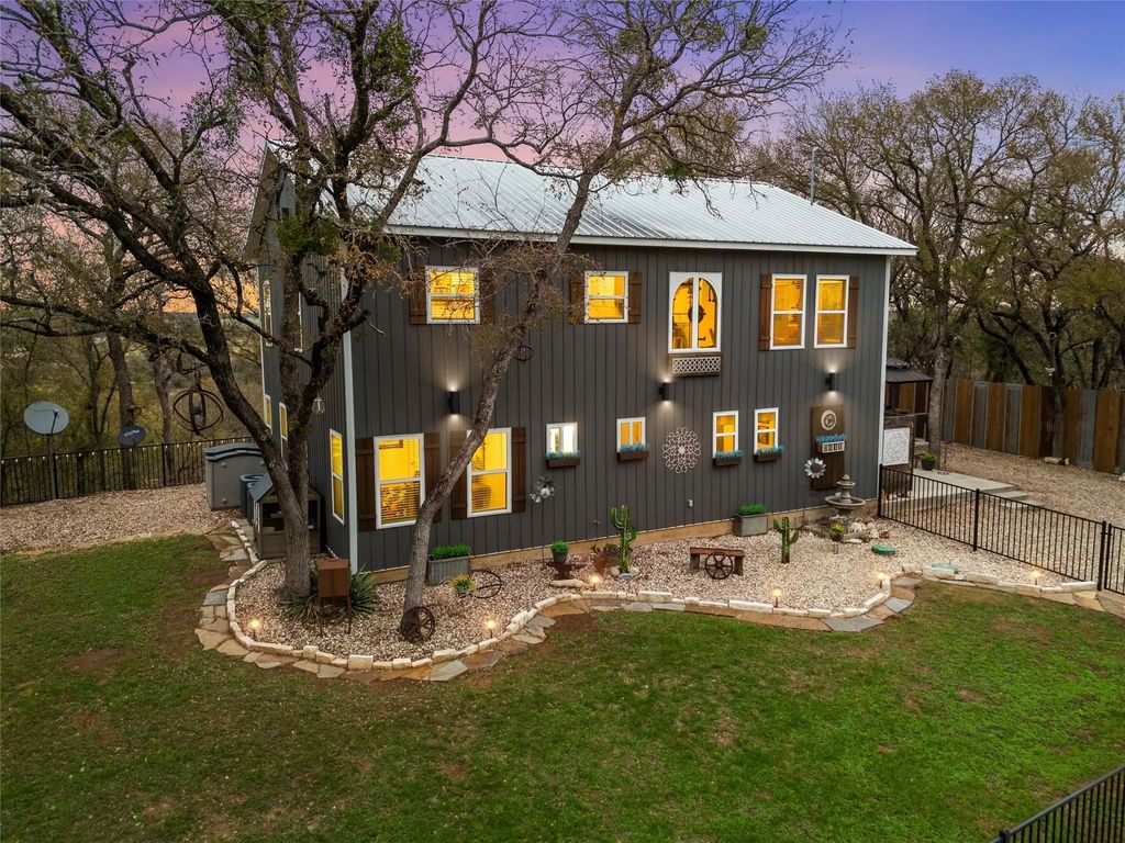 1307 Range Road, China Spring