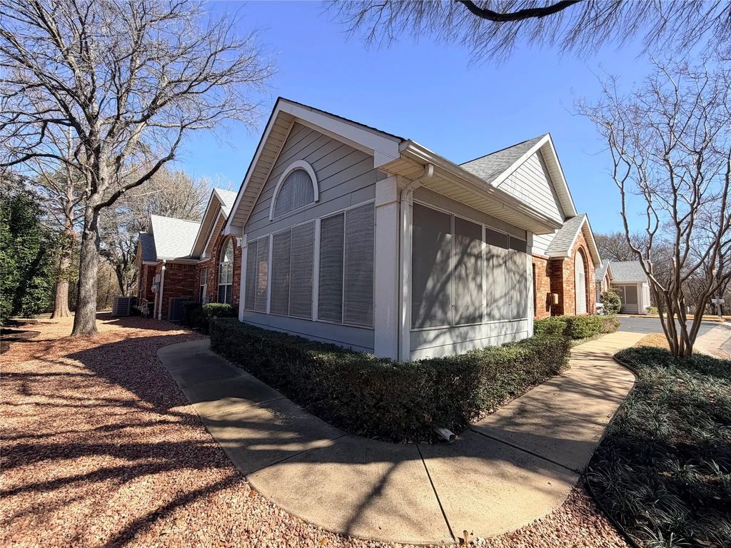 1023 Bridges Drive, Arlington