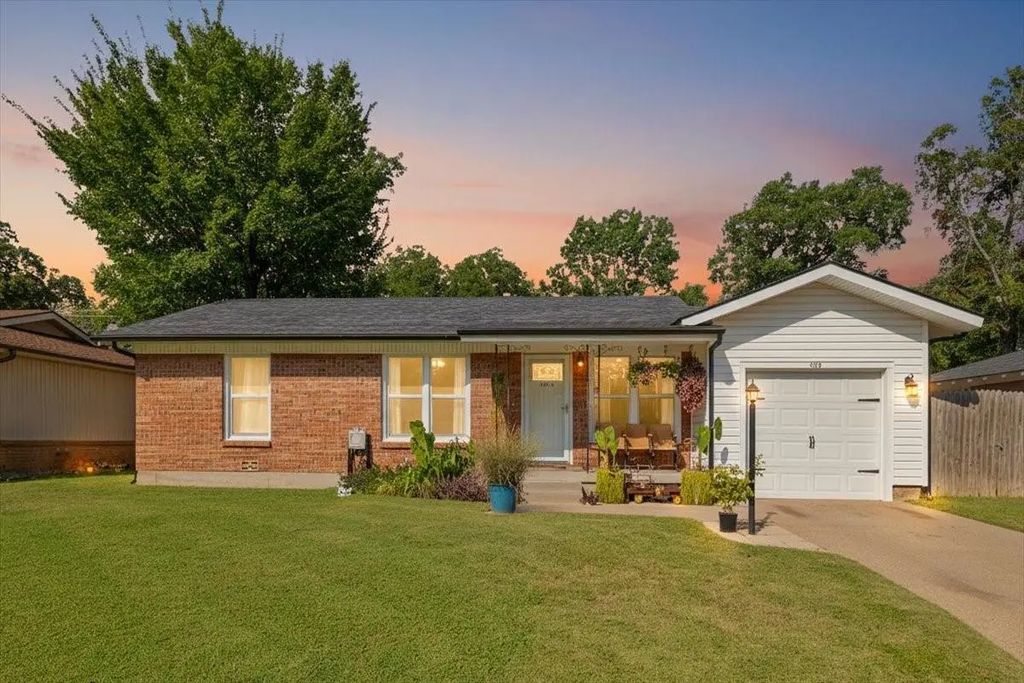 609 Norwood Drive, Hurst