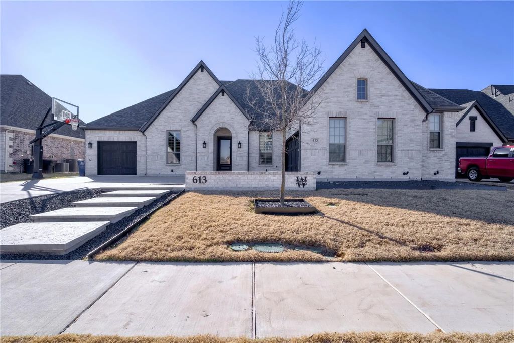 613 Singing Water Drive, Rockwall