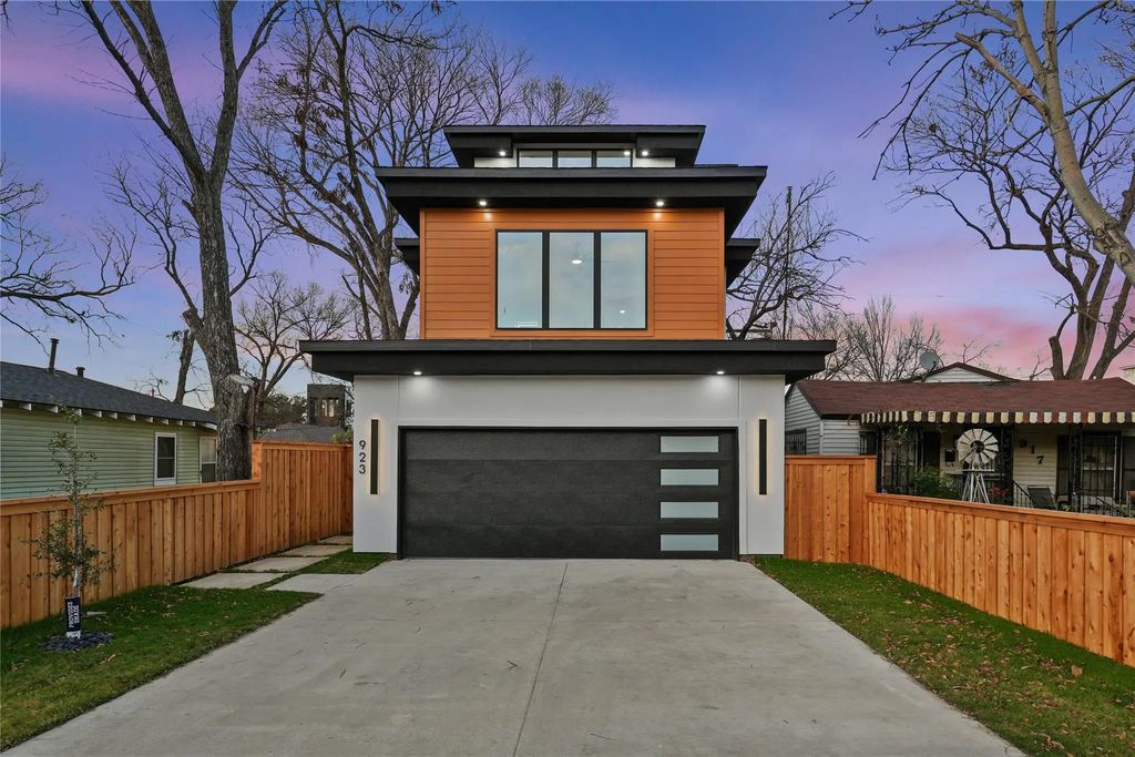 923 Walkway Street, Dallas