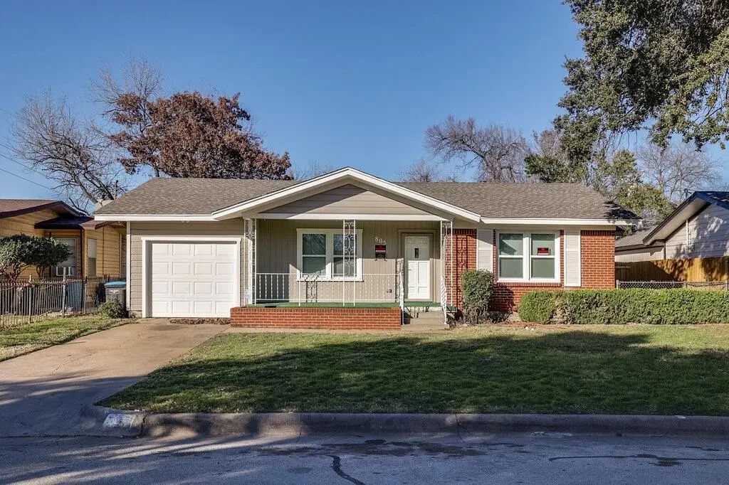 805 E Hammond Street, Fort Worth