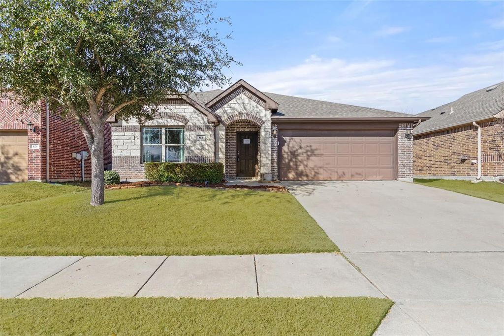 816 Harrison Lane, Lavon