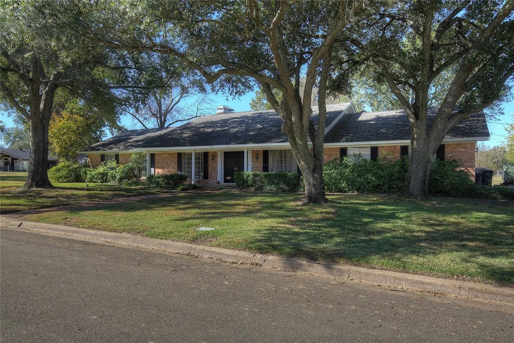 121 Lewis Street, Sulphur Springs