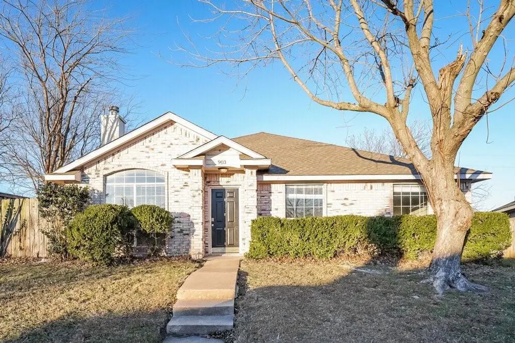 903 Crestwood Drive, Cedar Hill