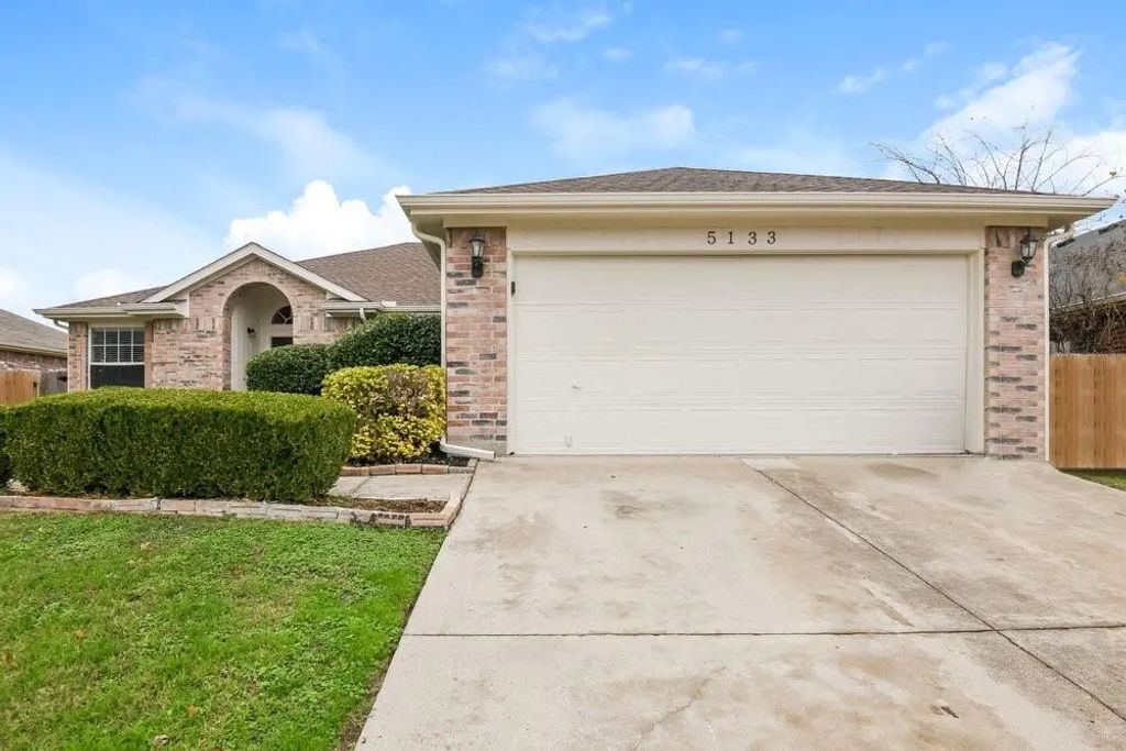5133 Eastcreek Drive, Arlington