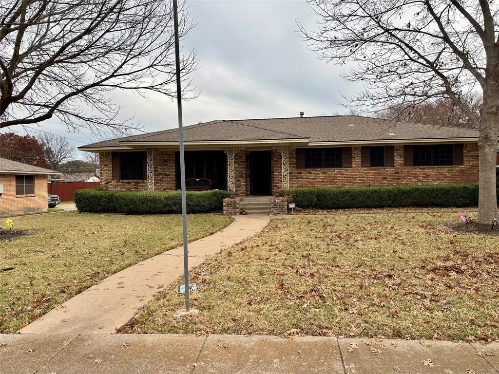 816 Misty Glen Drive, DeSoto