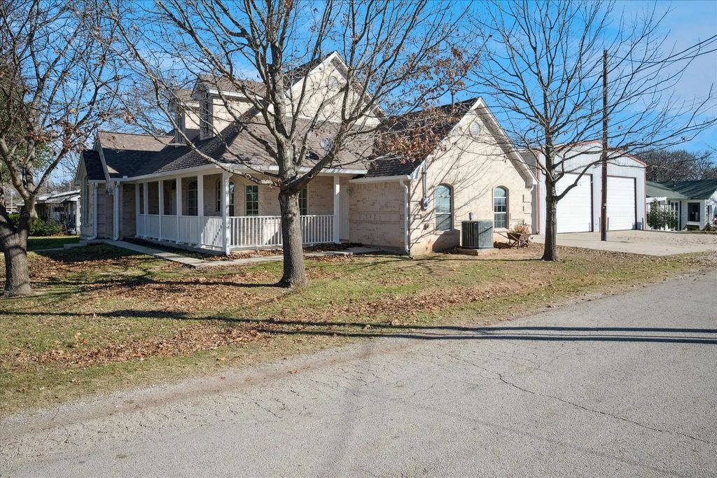 437 S 1st Street, Krum