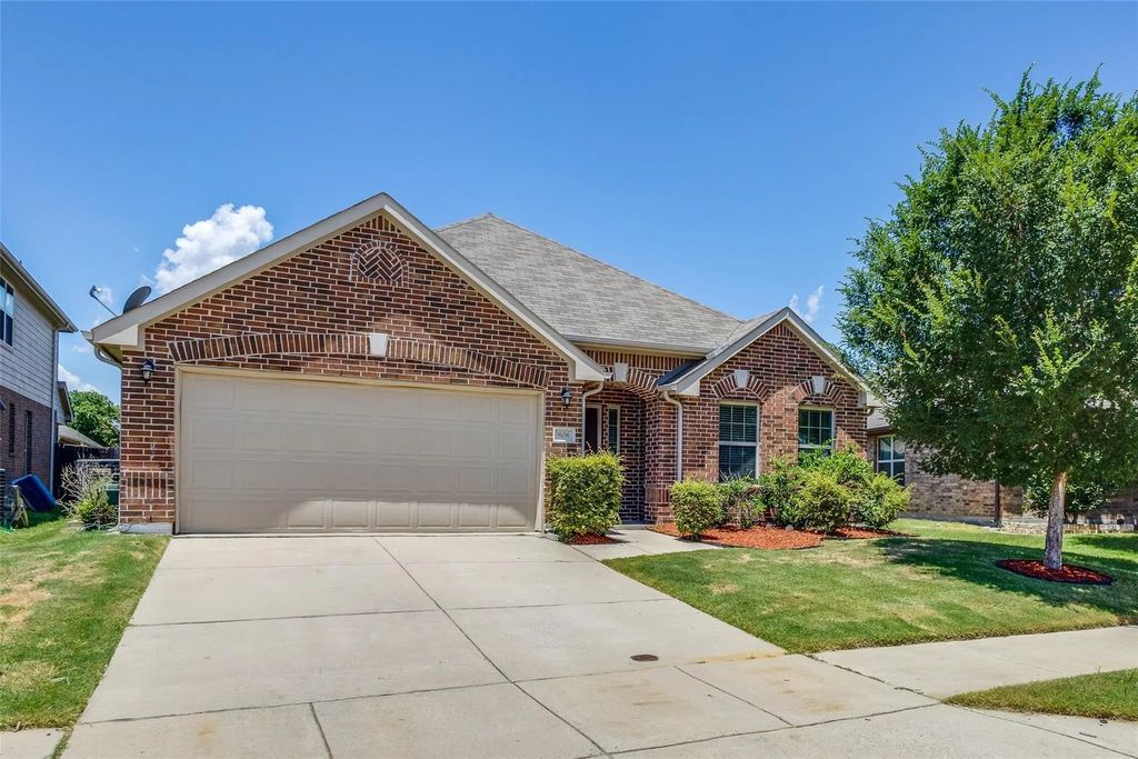 808 Goldenmist Drive, Little Elm