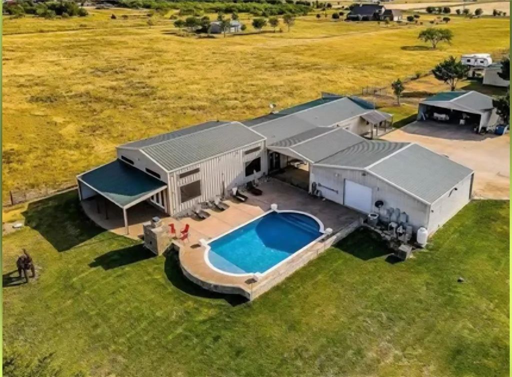3525 County Road 617, Venus