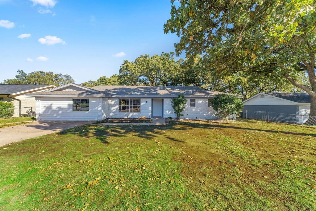 916 Mccurry Avenue, Bedford