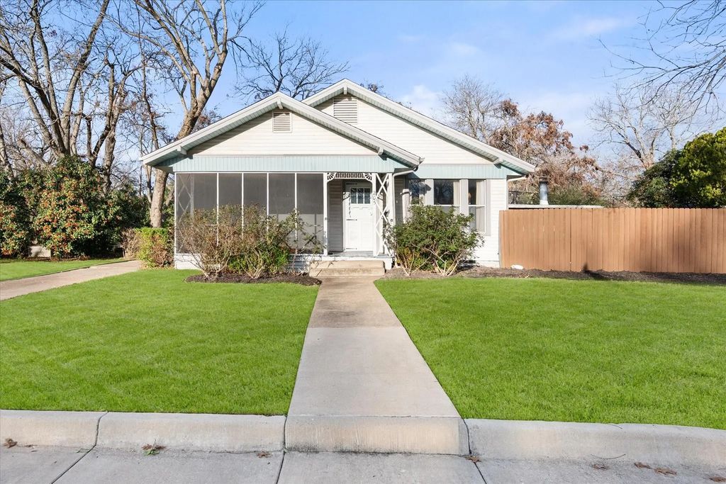 205 Cynisca Street, Waxahachie