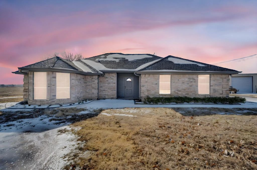 100 Otter, Waxahachie
