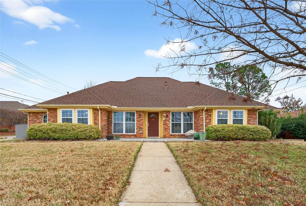 2032 Briar Trail, Hurst