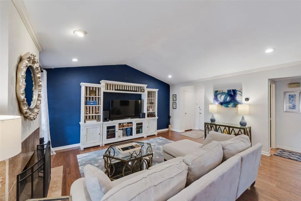 10588 High Hollows Drive 281, Dallas