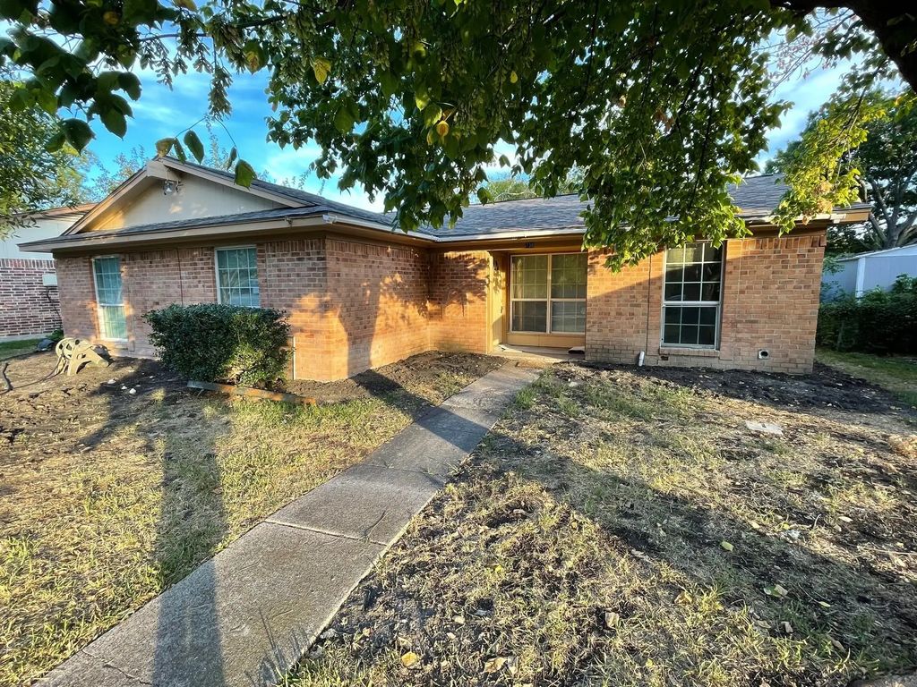 738 E Oates Road, Garland