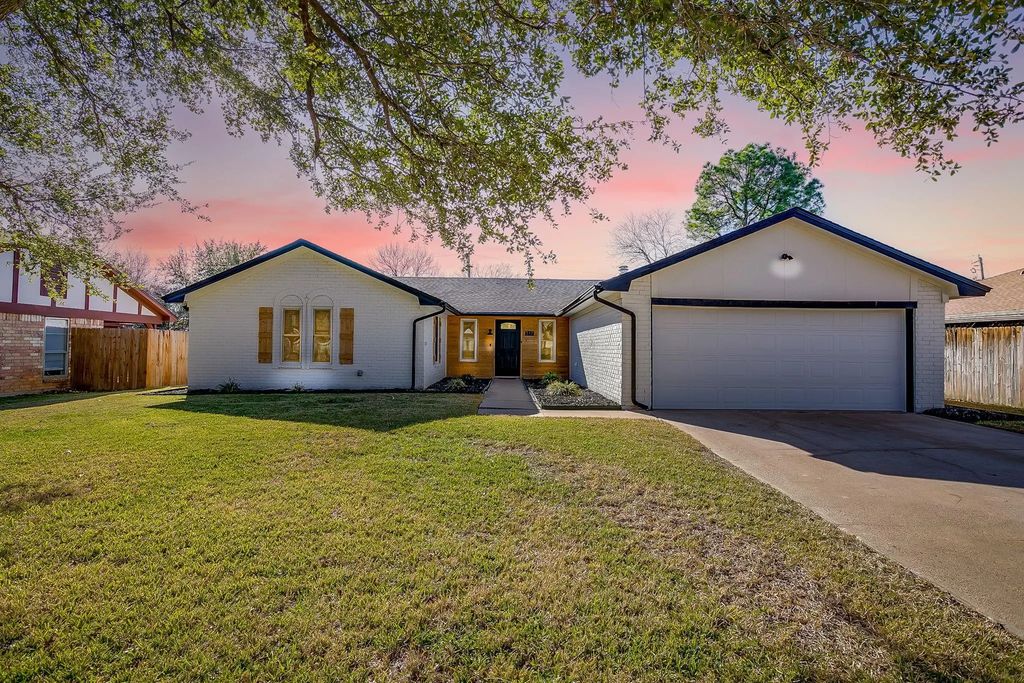 317 Northglen Drive, Hurst