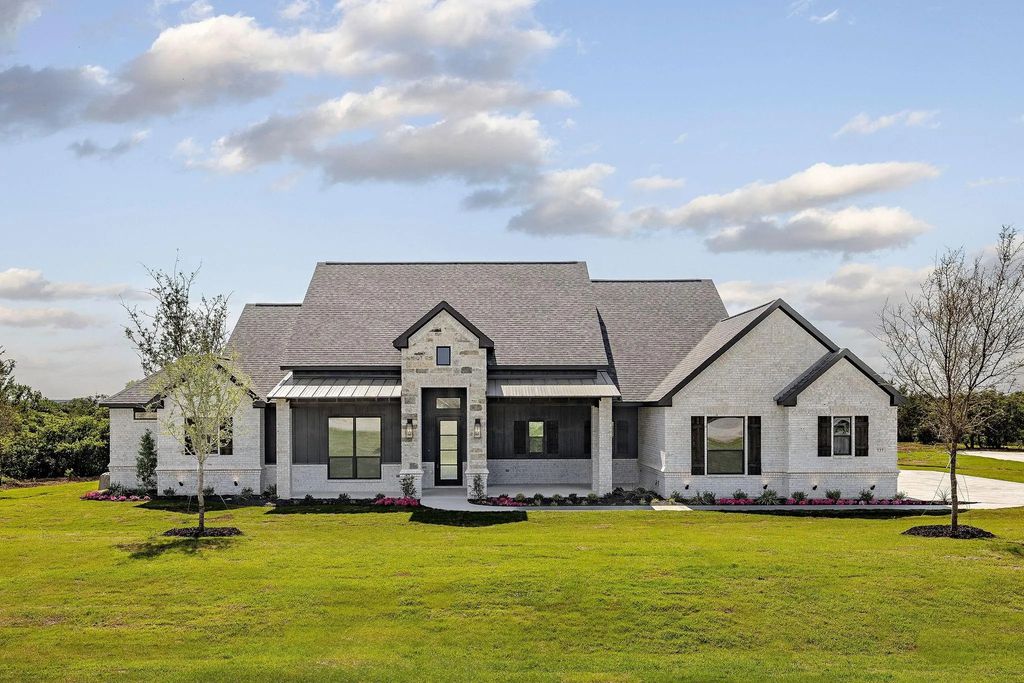 737 Burr Oak Lane, Weatherford