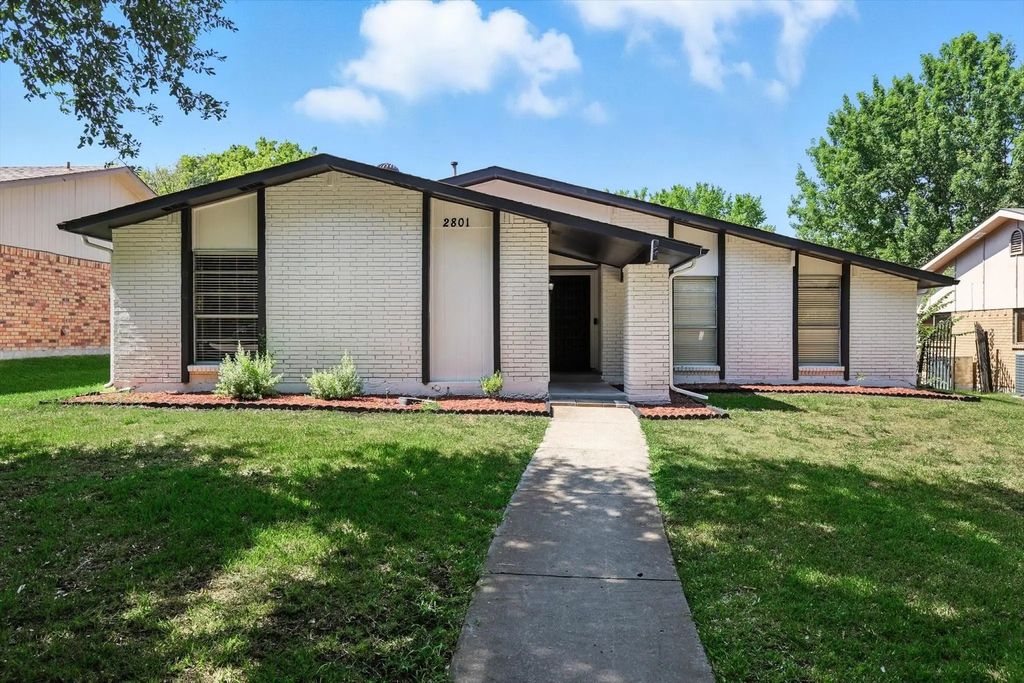 2801 Ashglen Drive, Garland