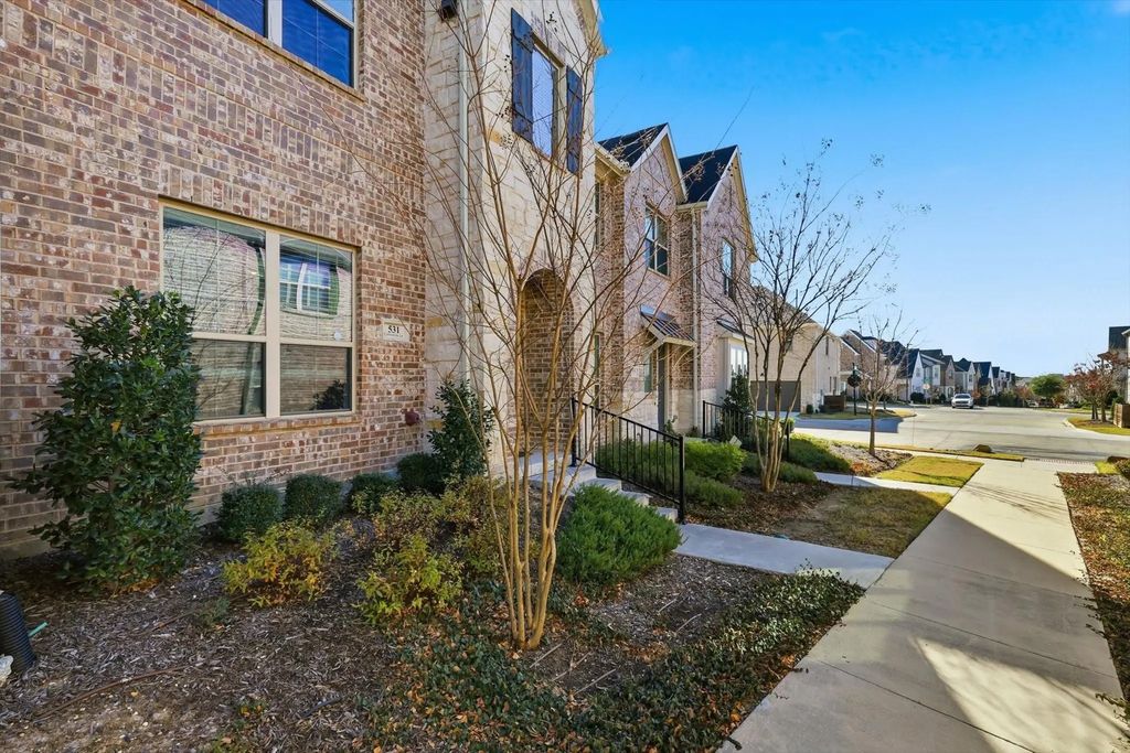 531 Cobblestone Lane, Irving
