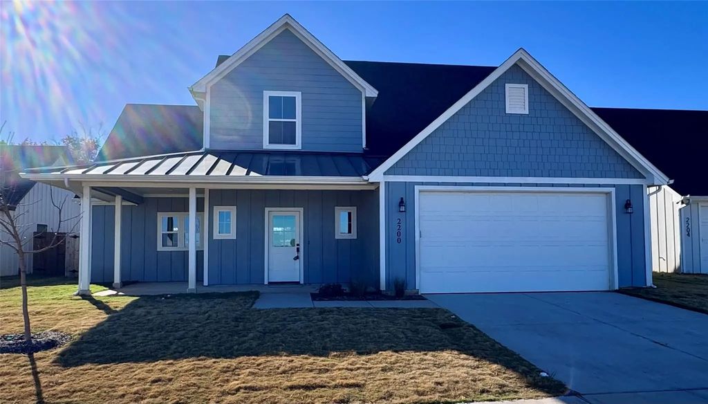 2200 Salina Circle, Granbury