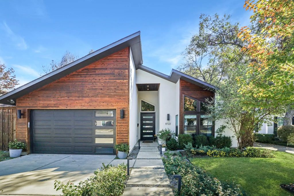 8722 Forest Hills Boulevard, Dallas