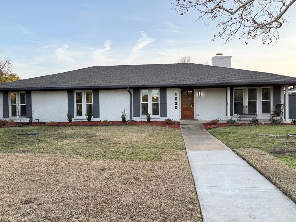 1620 Valleycrest Lane, Carrollton