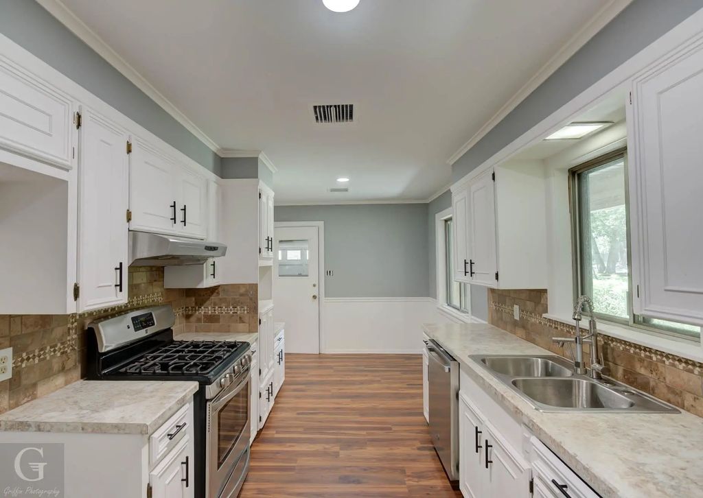 237 Pierremont Road, Shreveport
