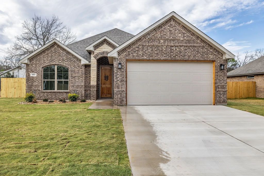 603 Madison Street, Cleburne