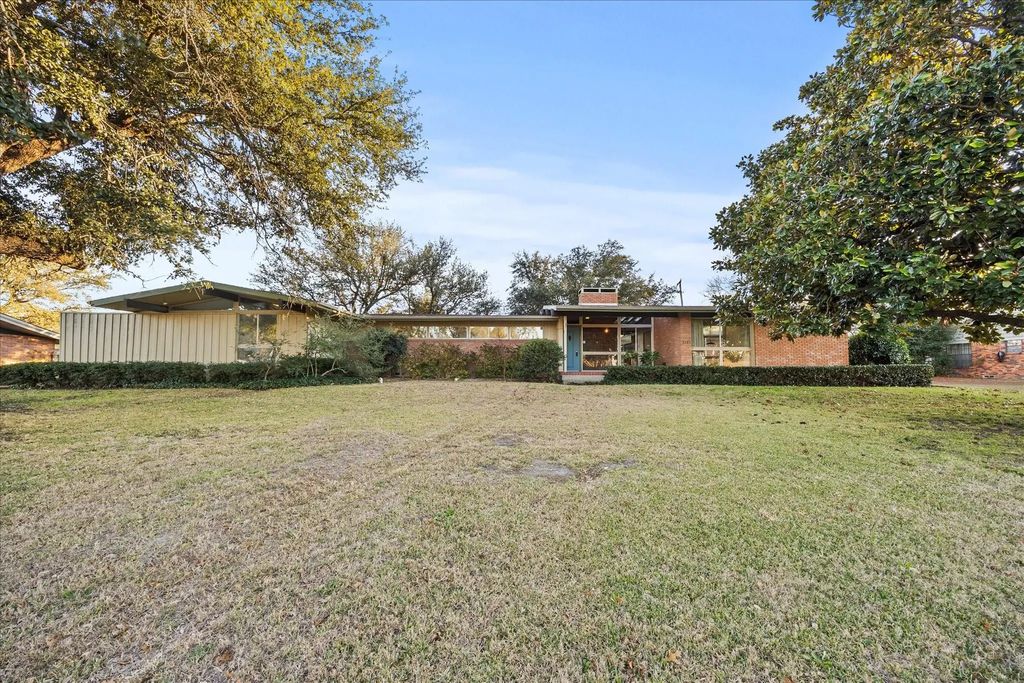 5121 Meadowbrook Drive, Greenville
