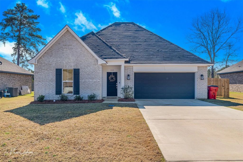 1121 Bayou Bay Court, Frierson