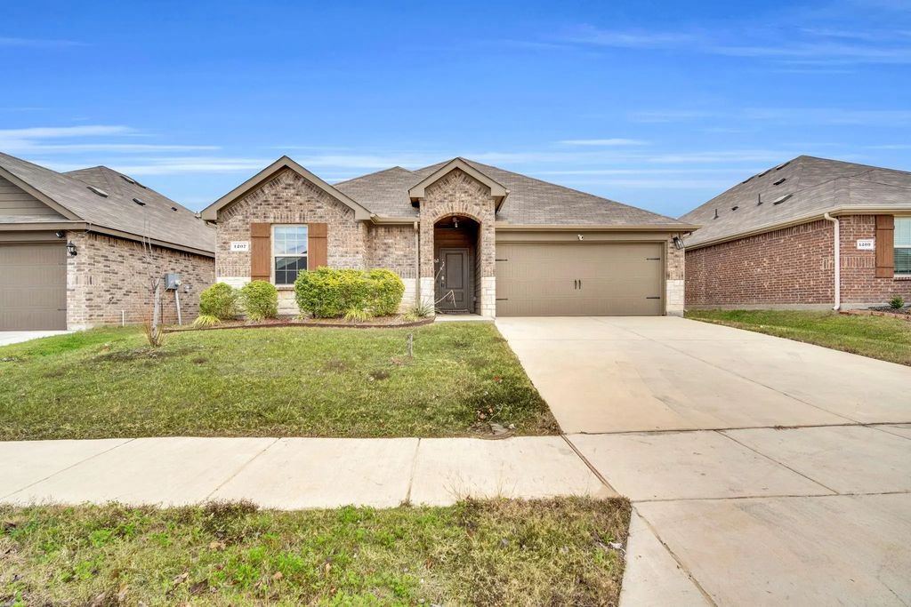 1207 Knoll Drive, Ennis