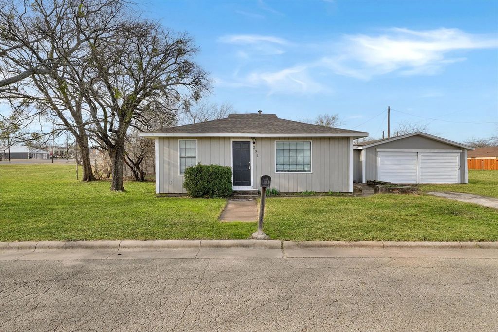 201 Deputy Larry Miller Drive, Granbury