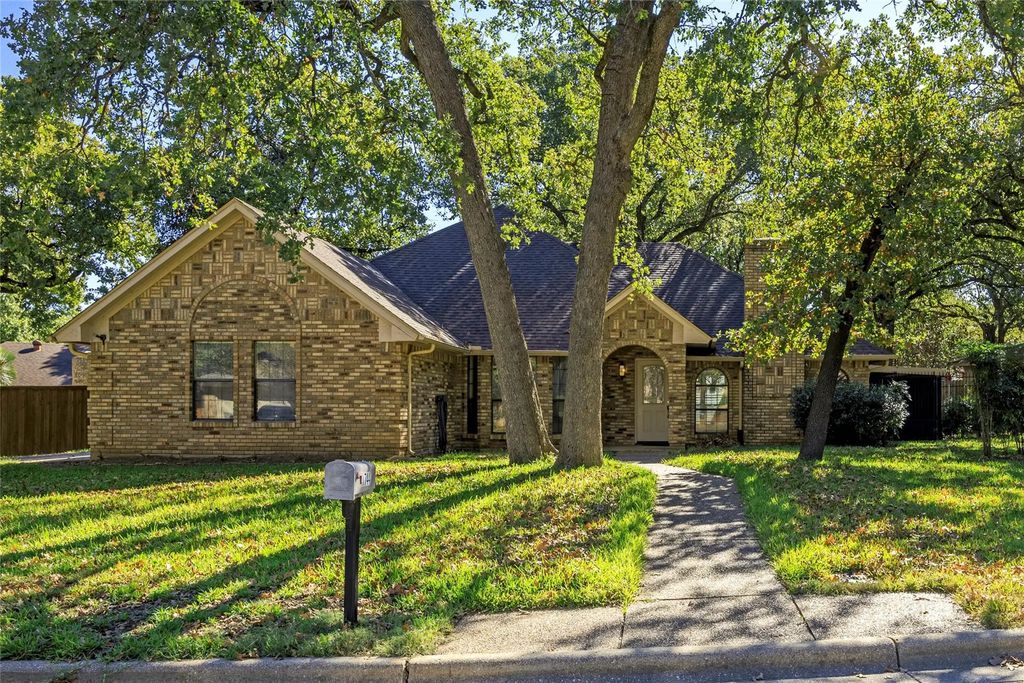 7744 Chasewood Drive, North Richland Hills