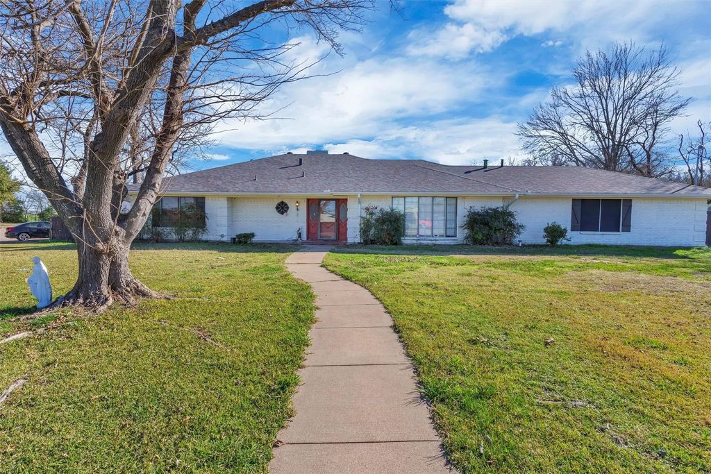 706 E Criner Street, Grandview