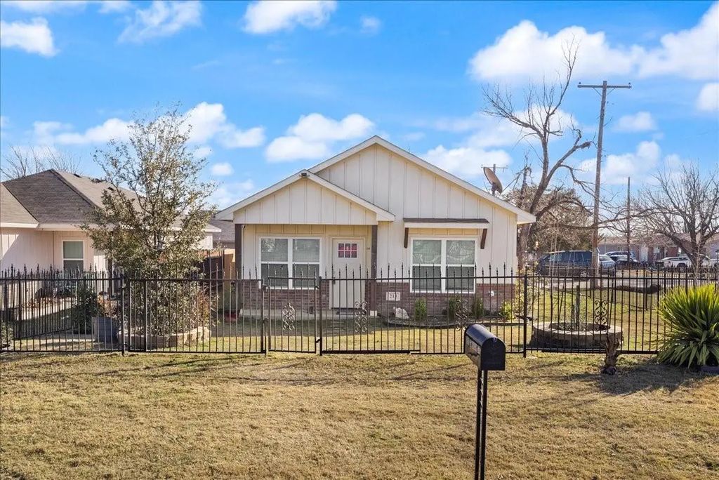 213 S Baugh Street, Alvarado