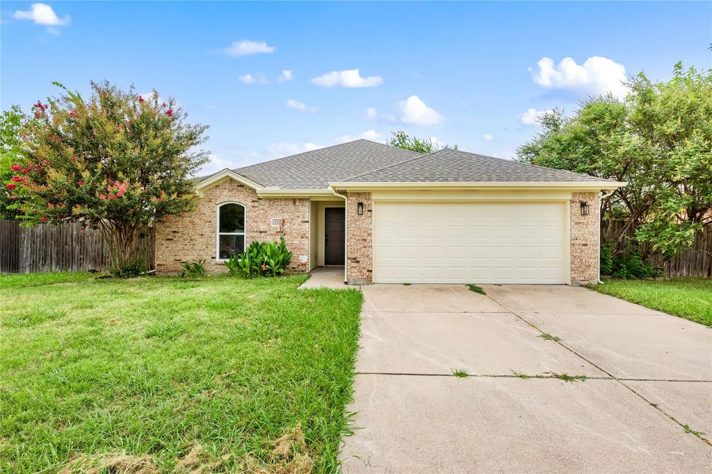 408 Reagan Lane, Burleson
