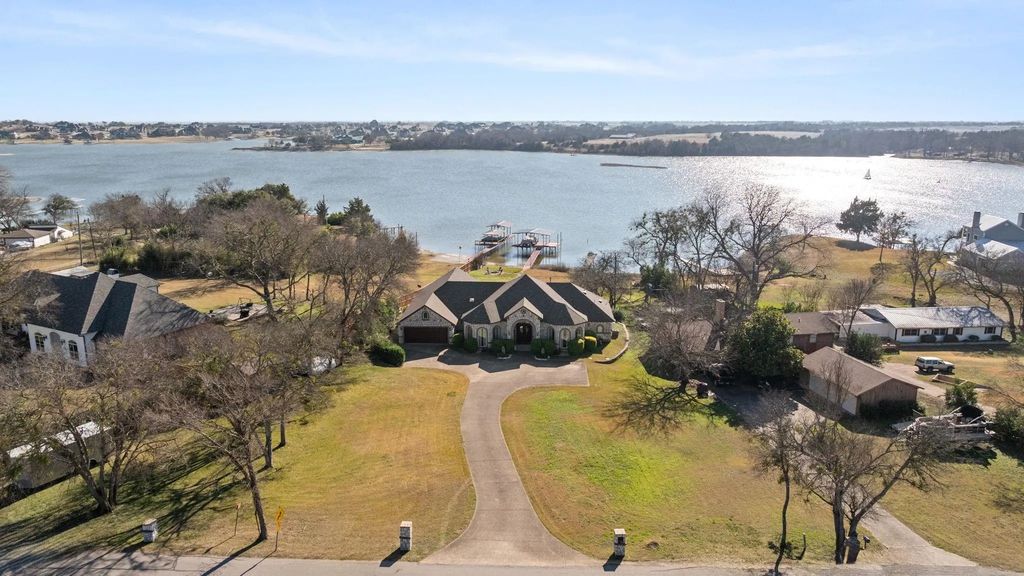 155 Lakeshore Drive, Waxahachie