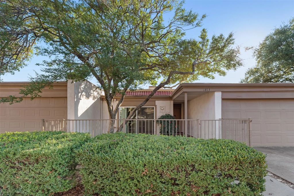 1813 Place One Lane, Garland