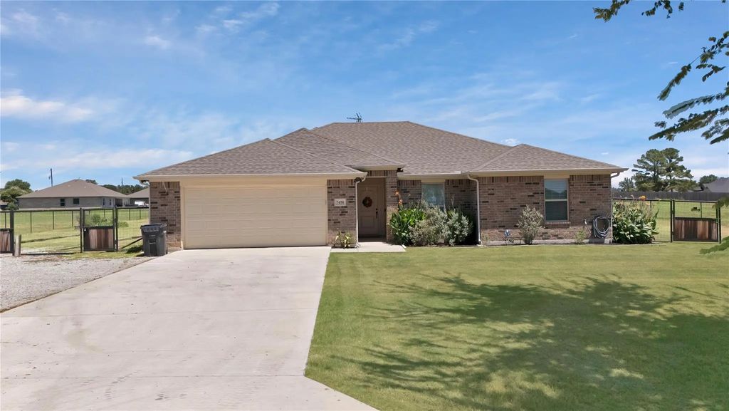 7450 Briar Road, Azle