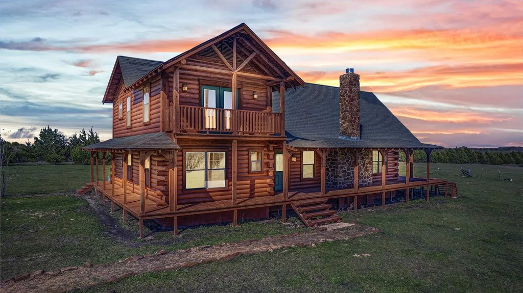1430 County Road 3025, Bonham