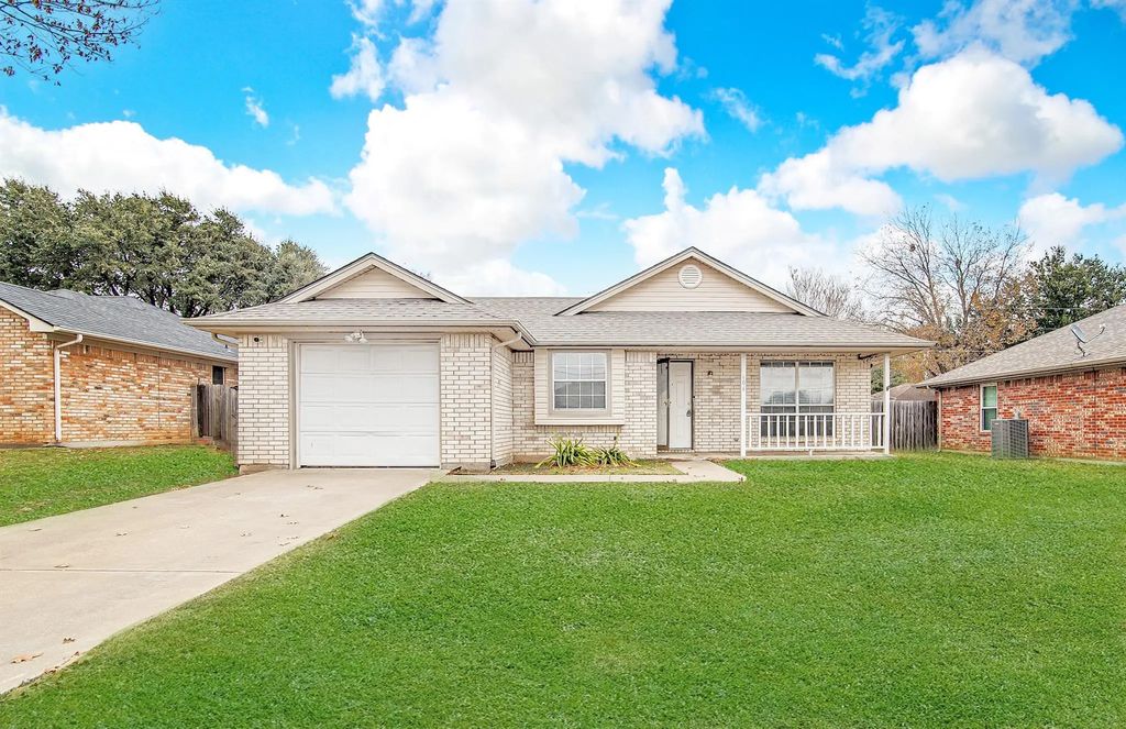 606 Mcanear Street, Cleburne