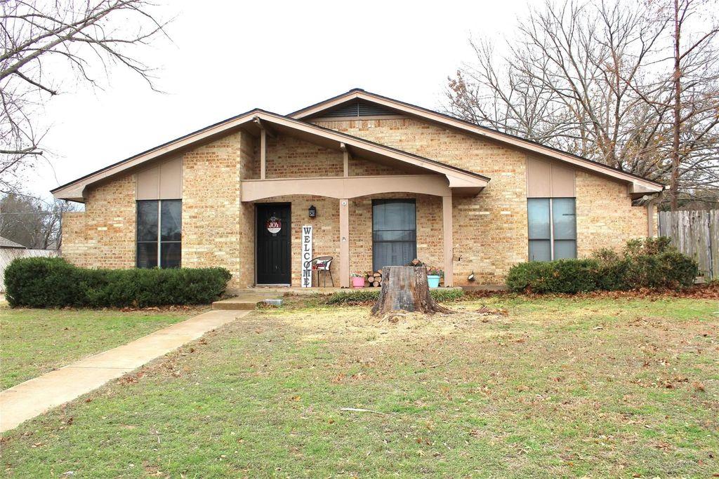 708 Prairie Wind Boulevard, Stephenville
