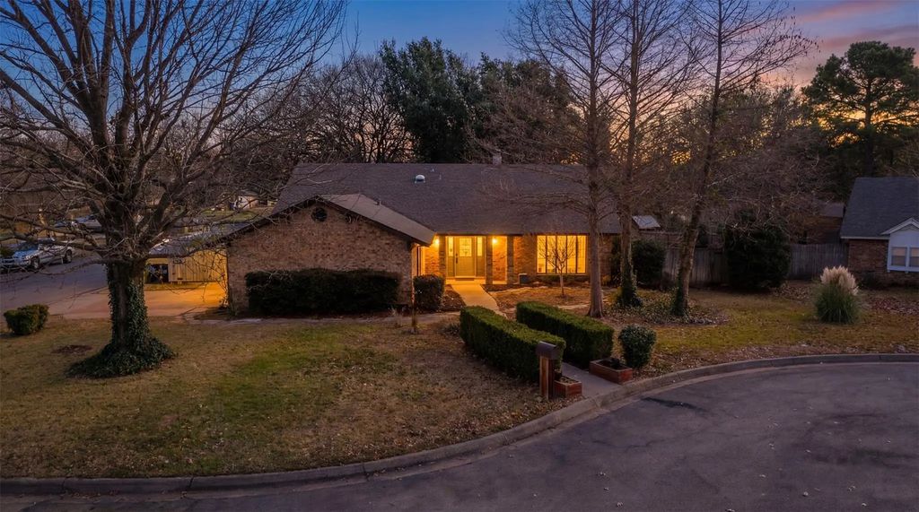 1012 Birchwood Lane, Mansfield