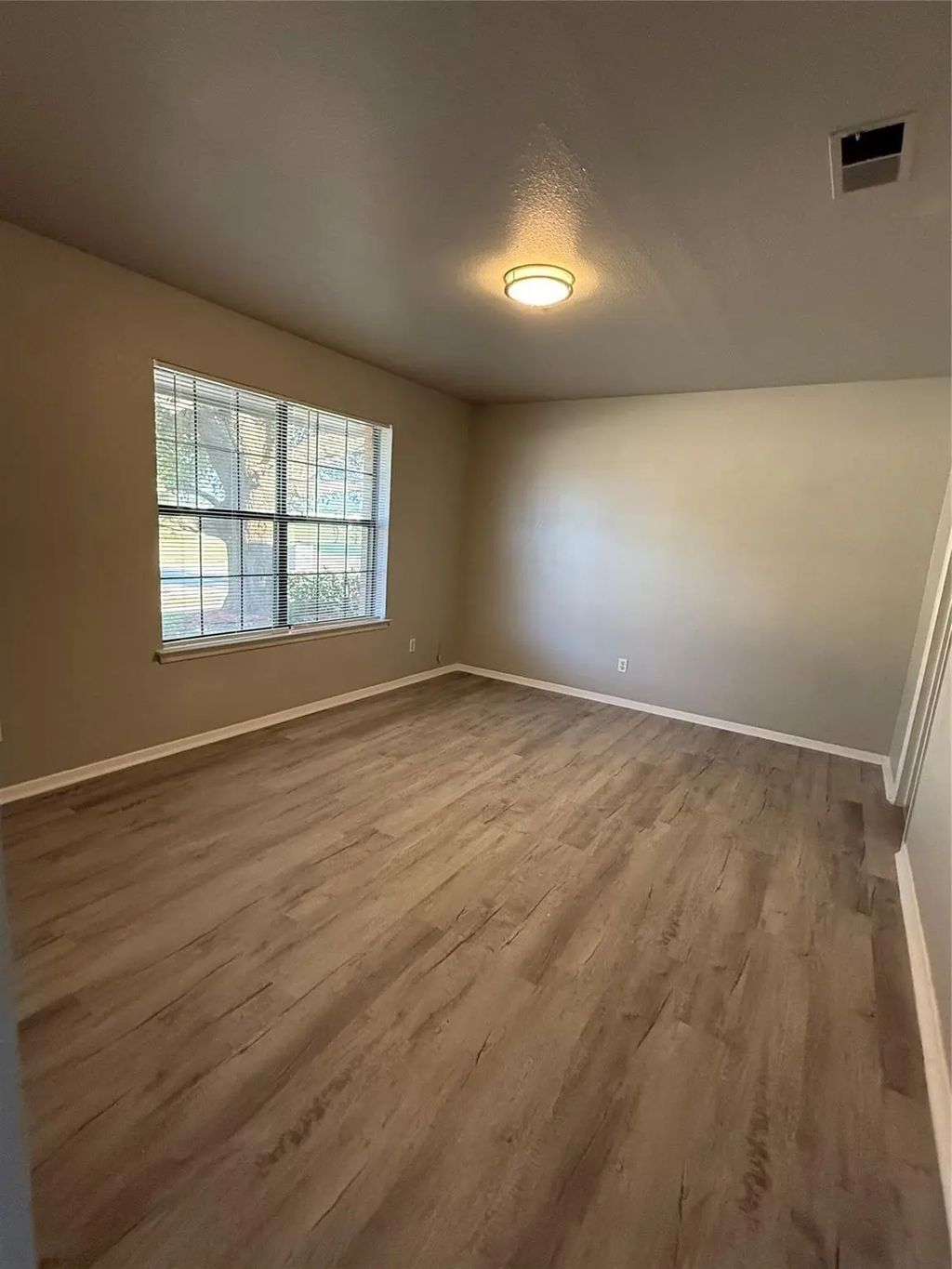 1435 N Bluegrove Road, Lancaster