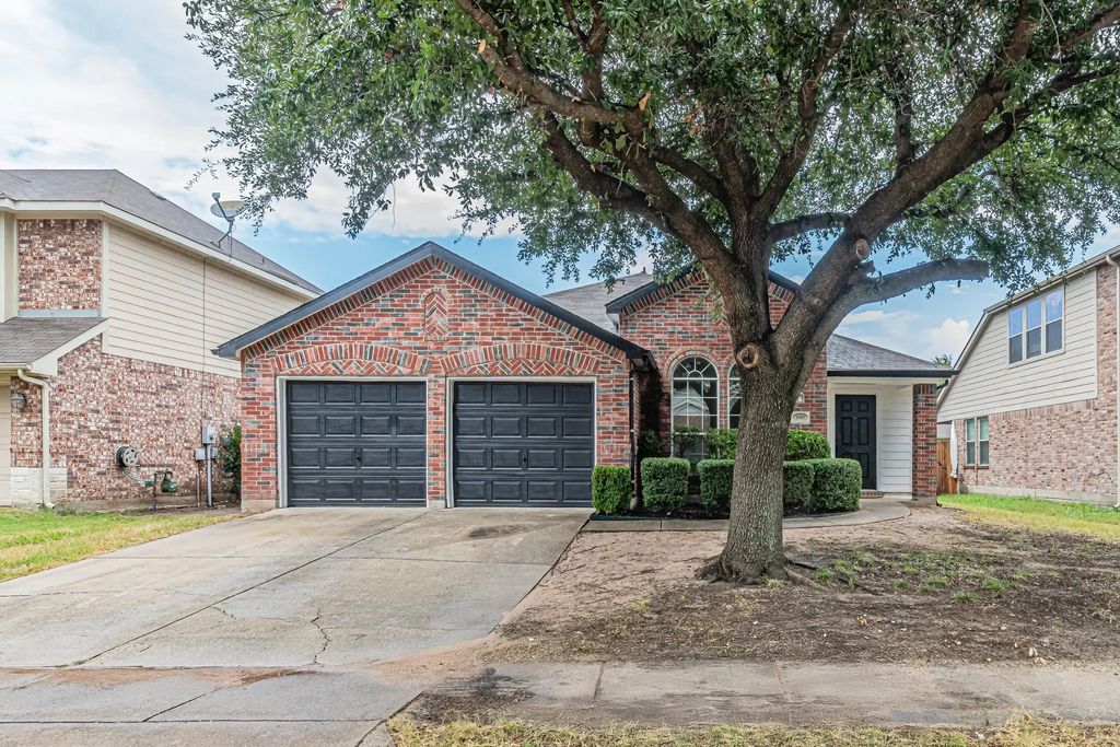 1505 Kittyhawk Drive, Little Elm