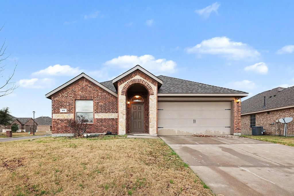 101 Pony Court, Waxahachie